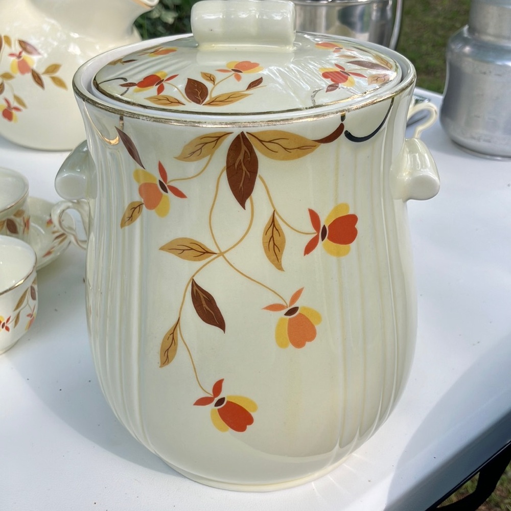 Hall’s Autumn Leaf Quality Kitchenware canister/cookie jar